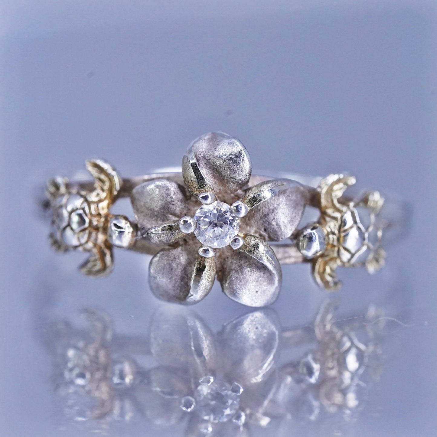 Size 9.5, vintage Sterling 925 silver plumeira flower ring with turtles and cz