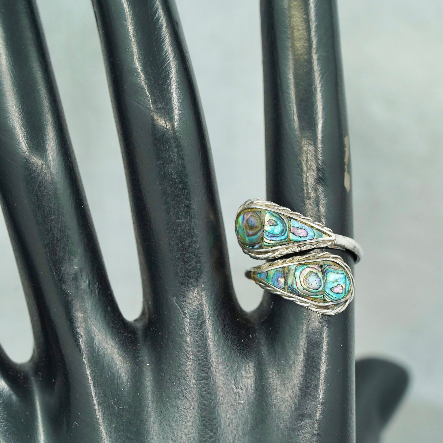 Size 6, Taxco Mexican Sterling 925 silver handmade ring with teardrop abalone