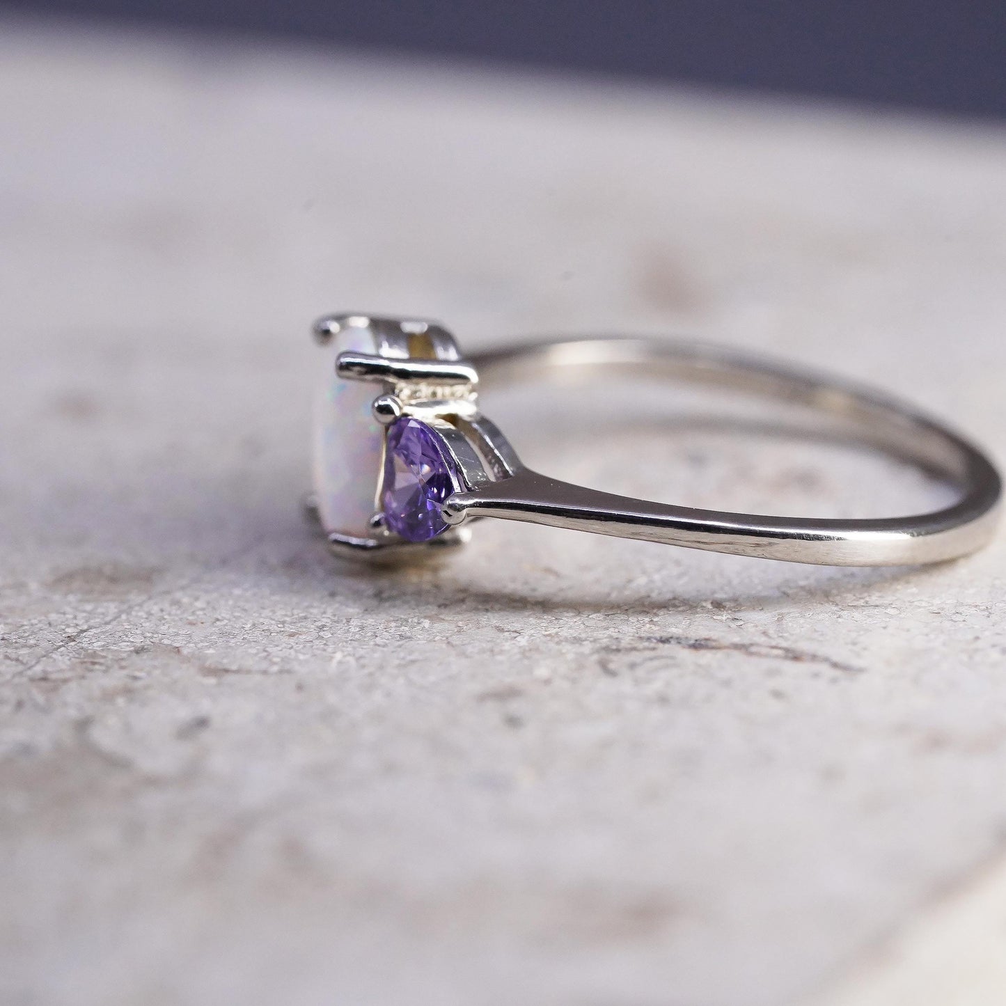 Size 7, vintage Sterling Silver 925 opal Ring with amethyst details