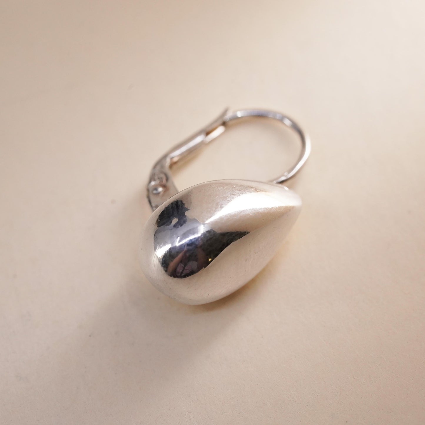 vintage modernist sterling silver 925 single teardrop earring with lever back