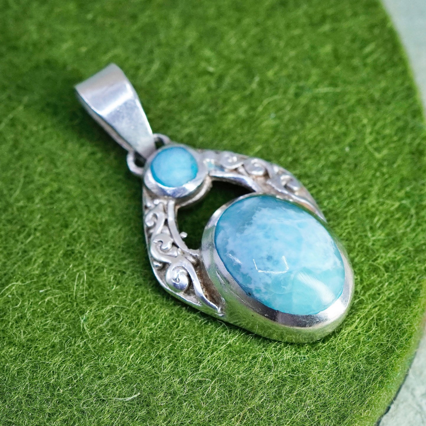 Vintage sterling silver handmade pendant, with oval Larimar