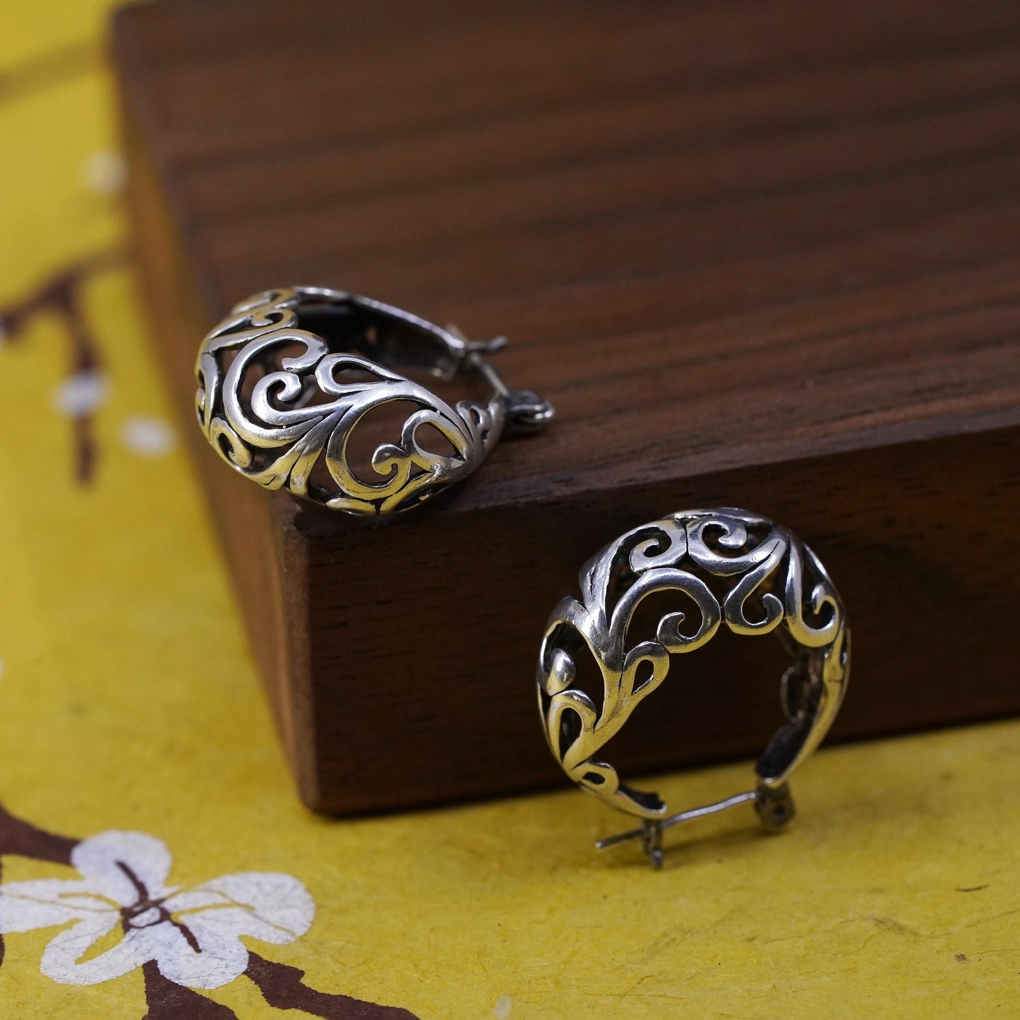 0.75”, VTG Sterling silver handmade earrings, 925 huggie, filigree hoops, Bali