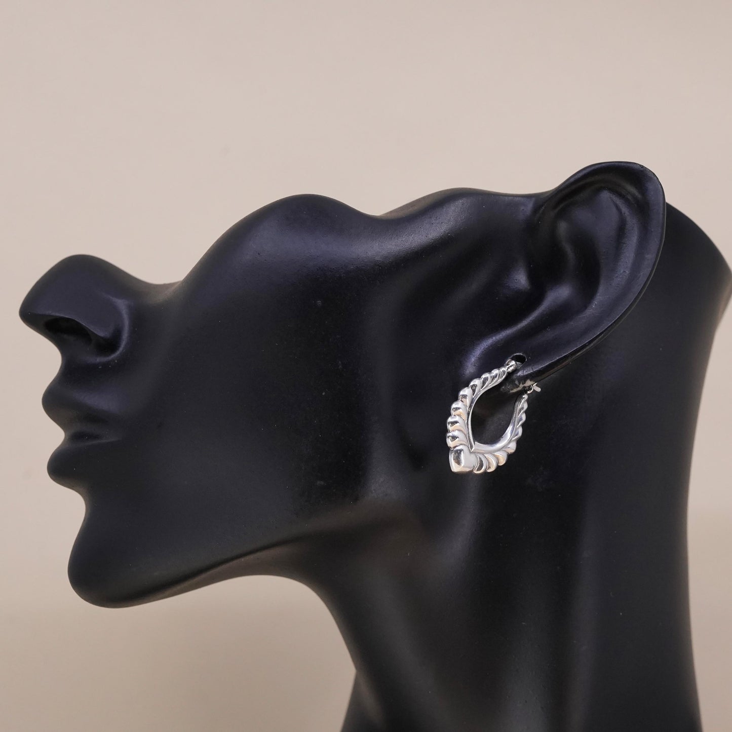 1", Vintage sterling silver single earring, fashion heart ribbed primitive hoop