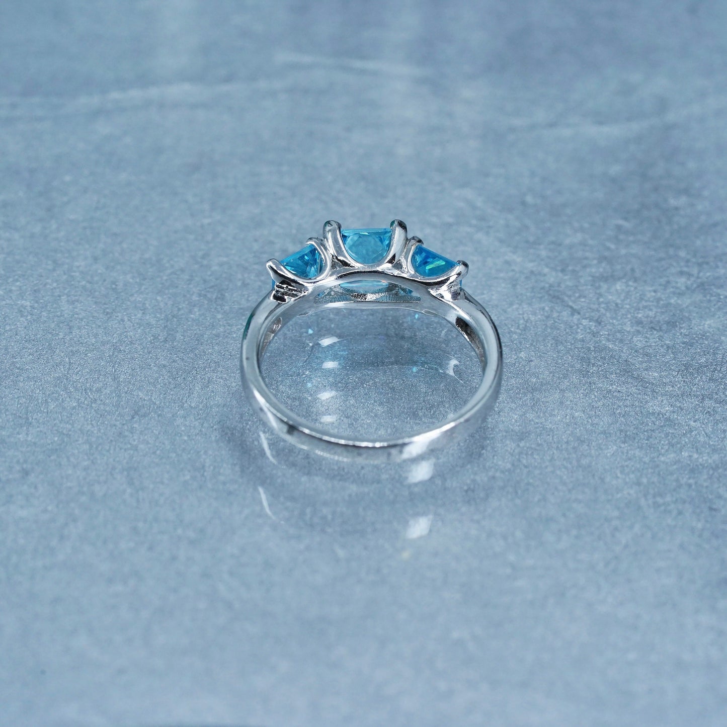 Size 4, vintage Sterling 925 silver handmade ring with blue topaz
