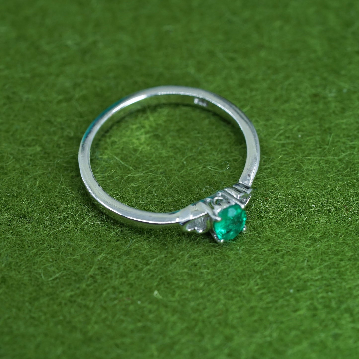 Size 8, vintage Sterling silver handmade ring, 925 stackable band with emerald