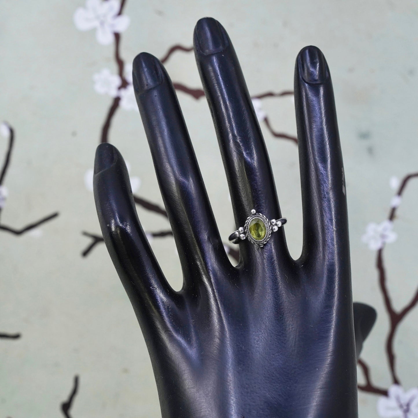Size 7, Vintage sterling 925 silver handmade ring with peridot and beads