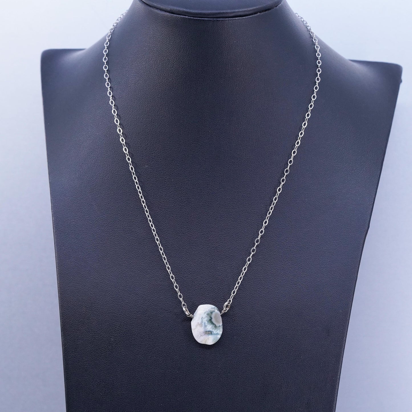 16”, Sterling 925 silver flatten circle necklace with green agate pendant