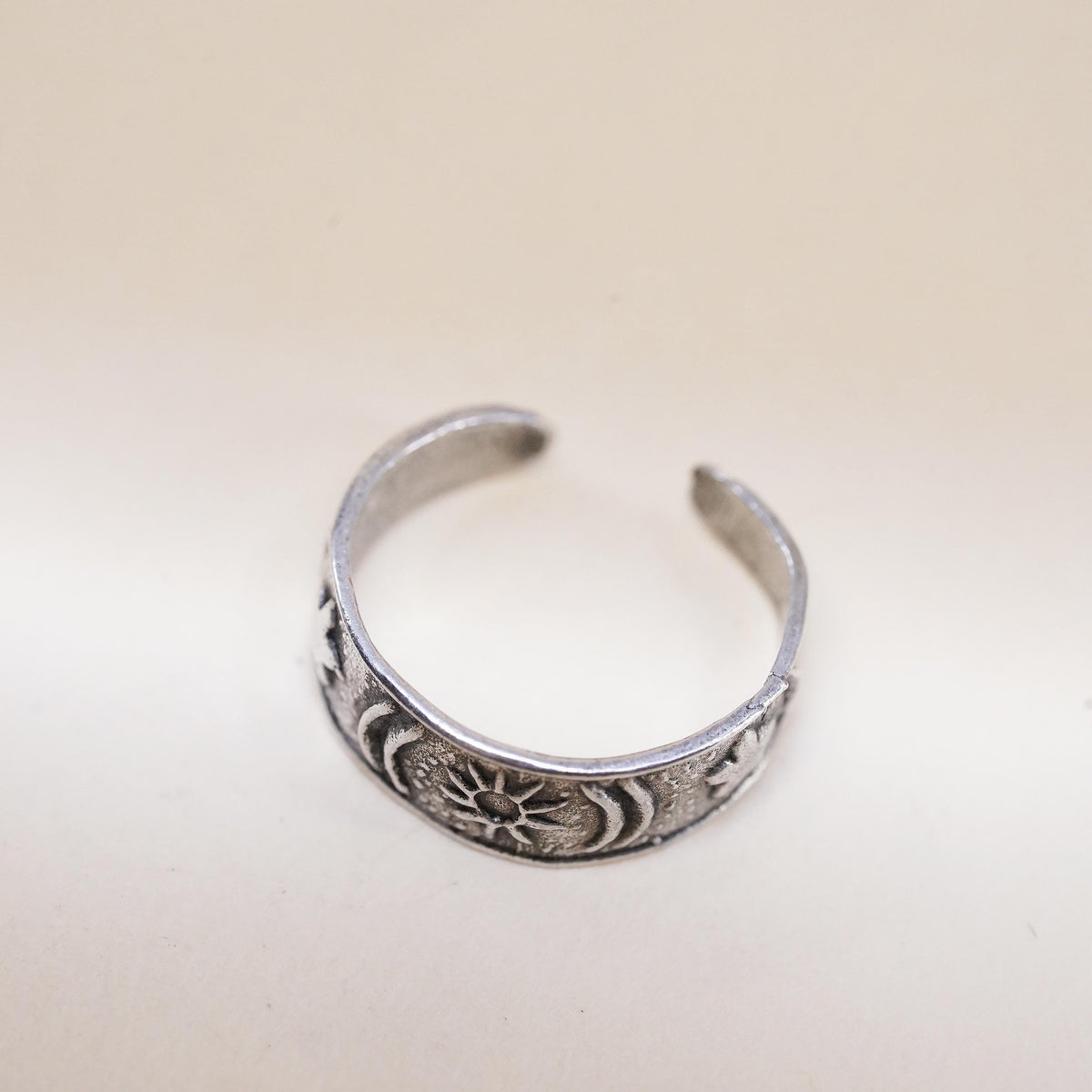 Size 1, vintage Sterling silver handmade ring, 925 textured band with sun stars