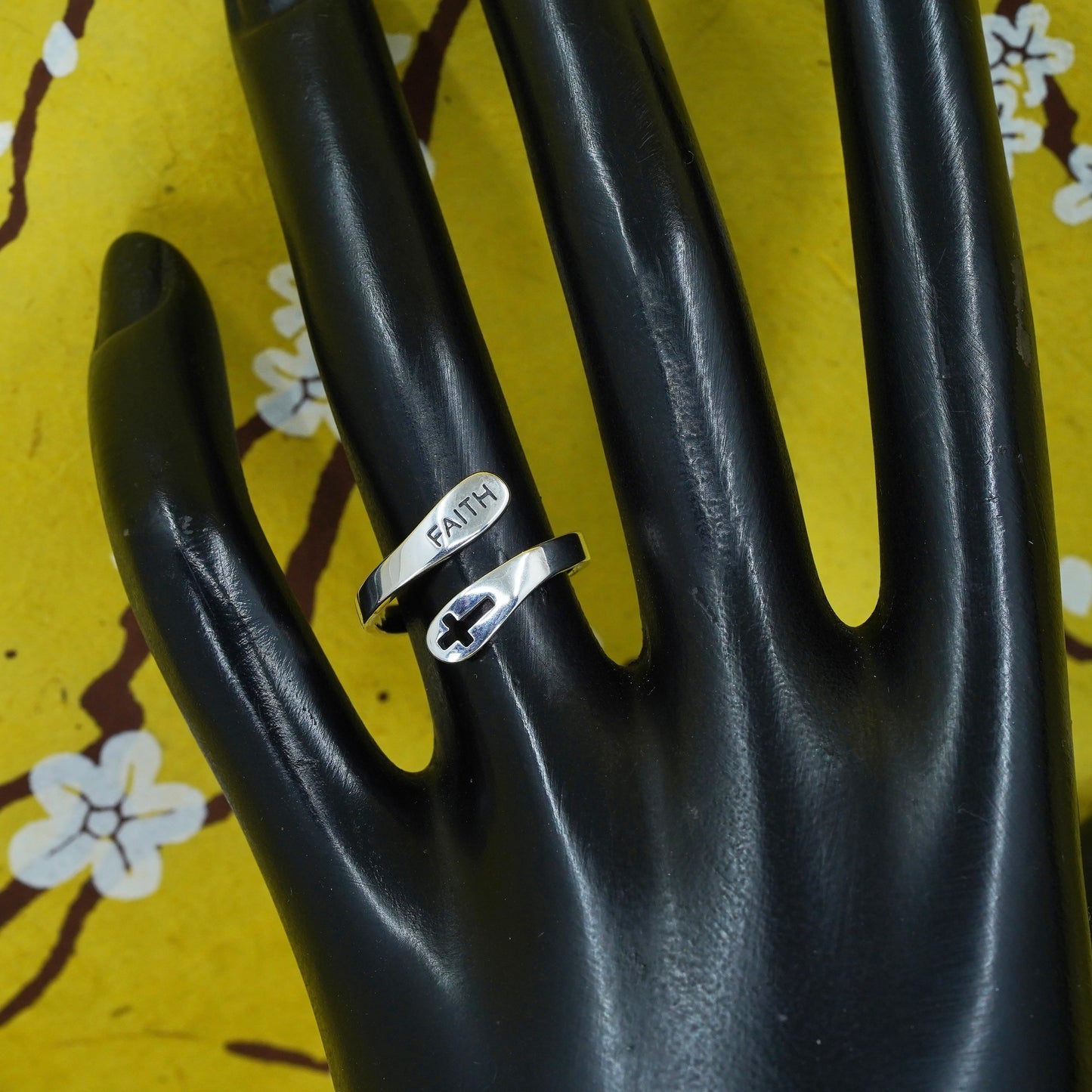 Size adjustable, vtg Sterling silver wrap band, 925 cross ring embossed “faith”