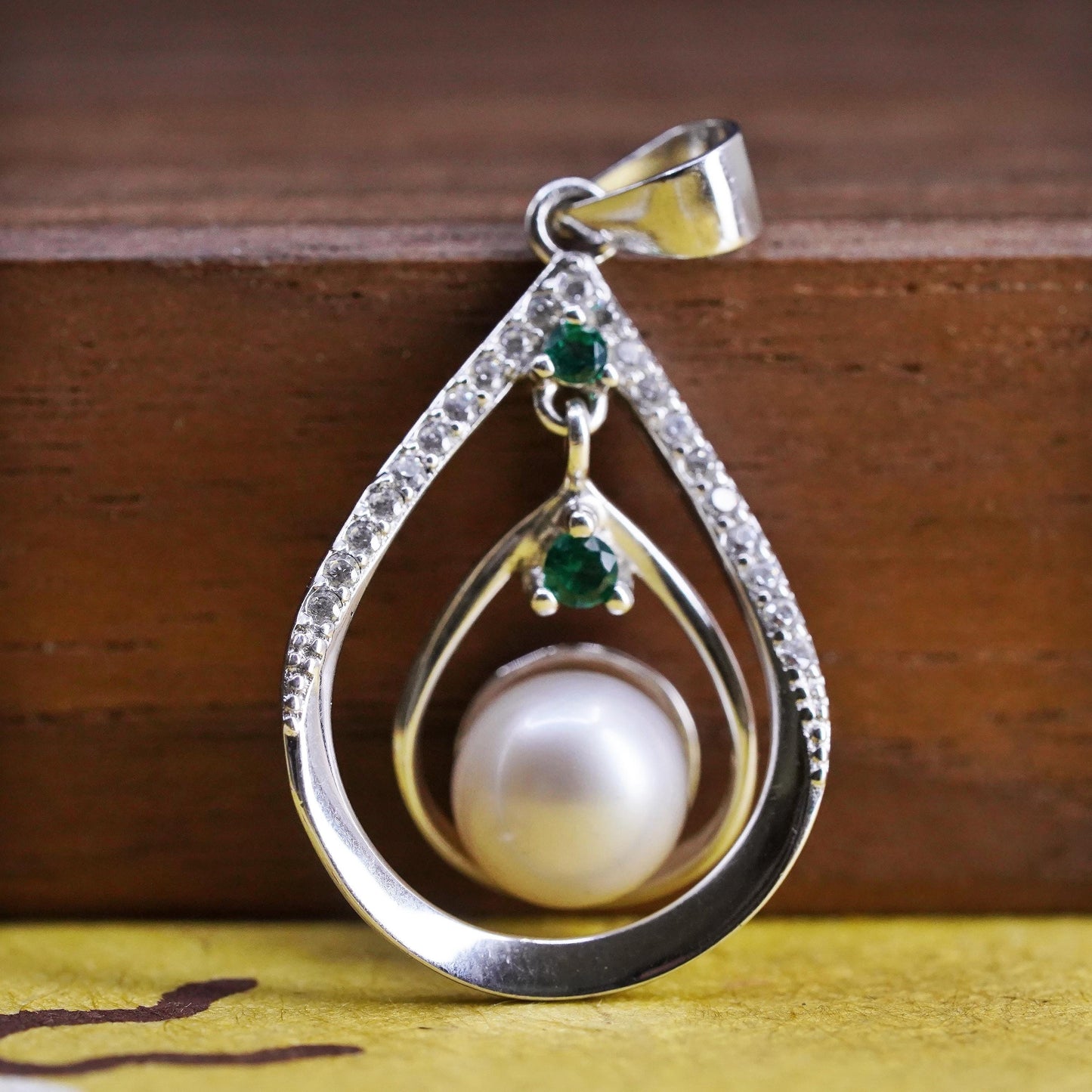 Vintage Sterling 925 silver handmade teardrop pendant with pearl and emerald