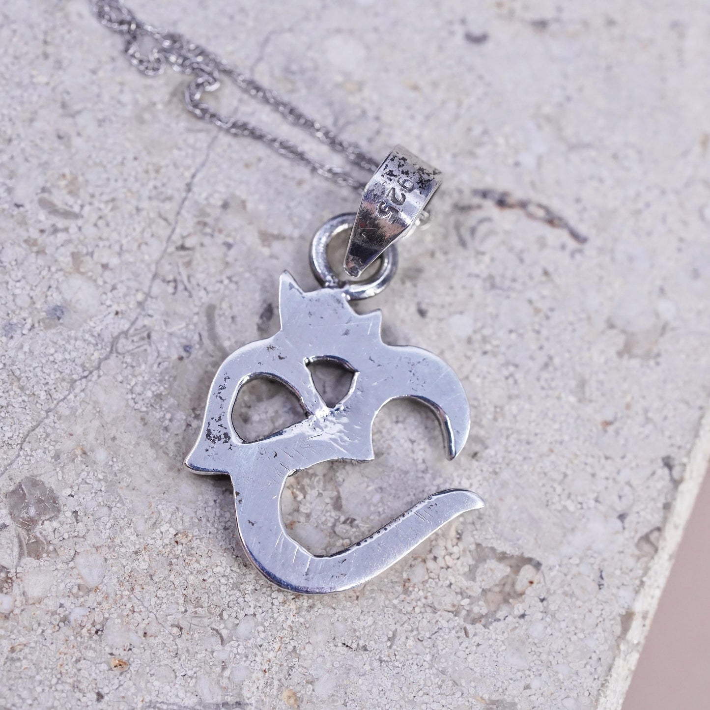 18”, Vintage sterling 925 silver Singapore chain necklace Om Aum symbol pendant
