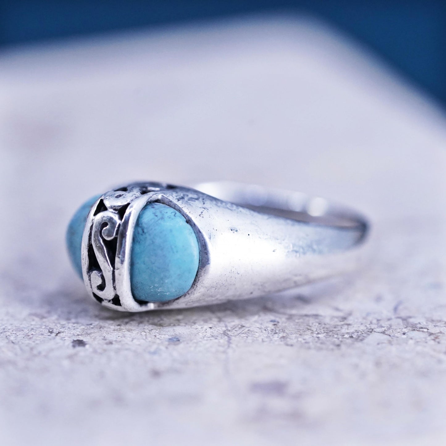Size 8, vintage Sterling 925 silver handmade ring with turquoise