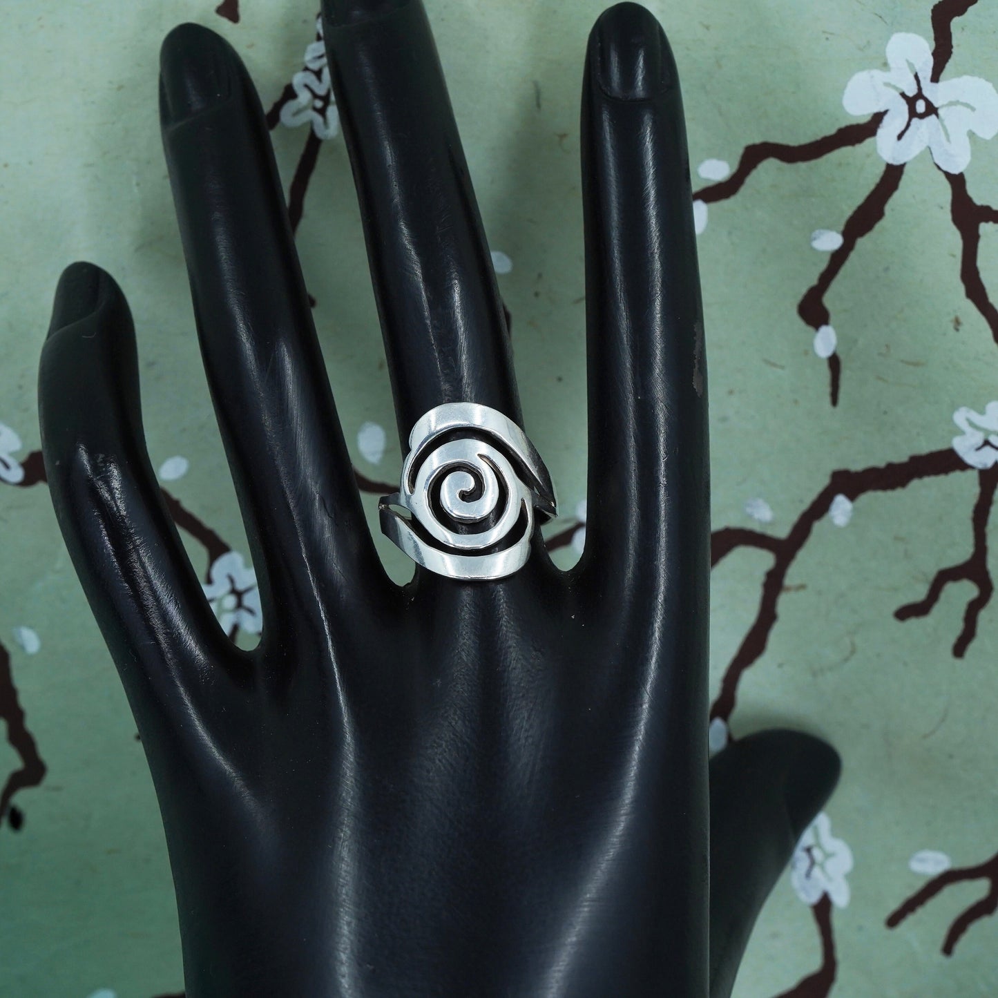 Size 8, Vintage sterling silver handmade sprial ring, 925 silver statement band