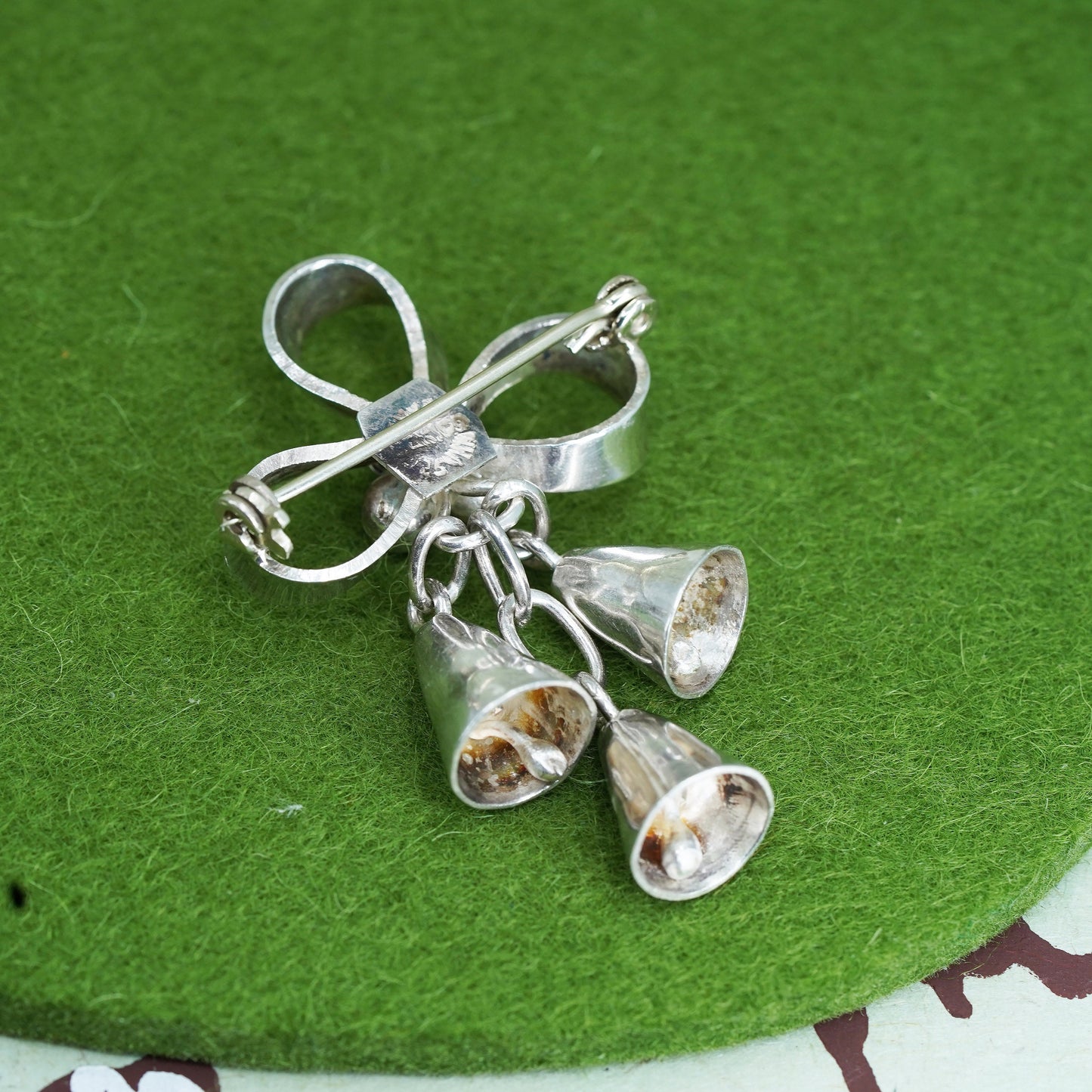 Vintage Mexican Sterling silver handmade brooch, 925 ribbon bow tie chime bell