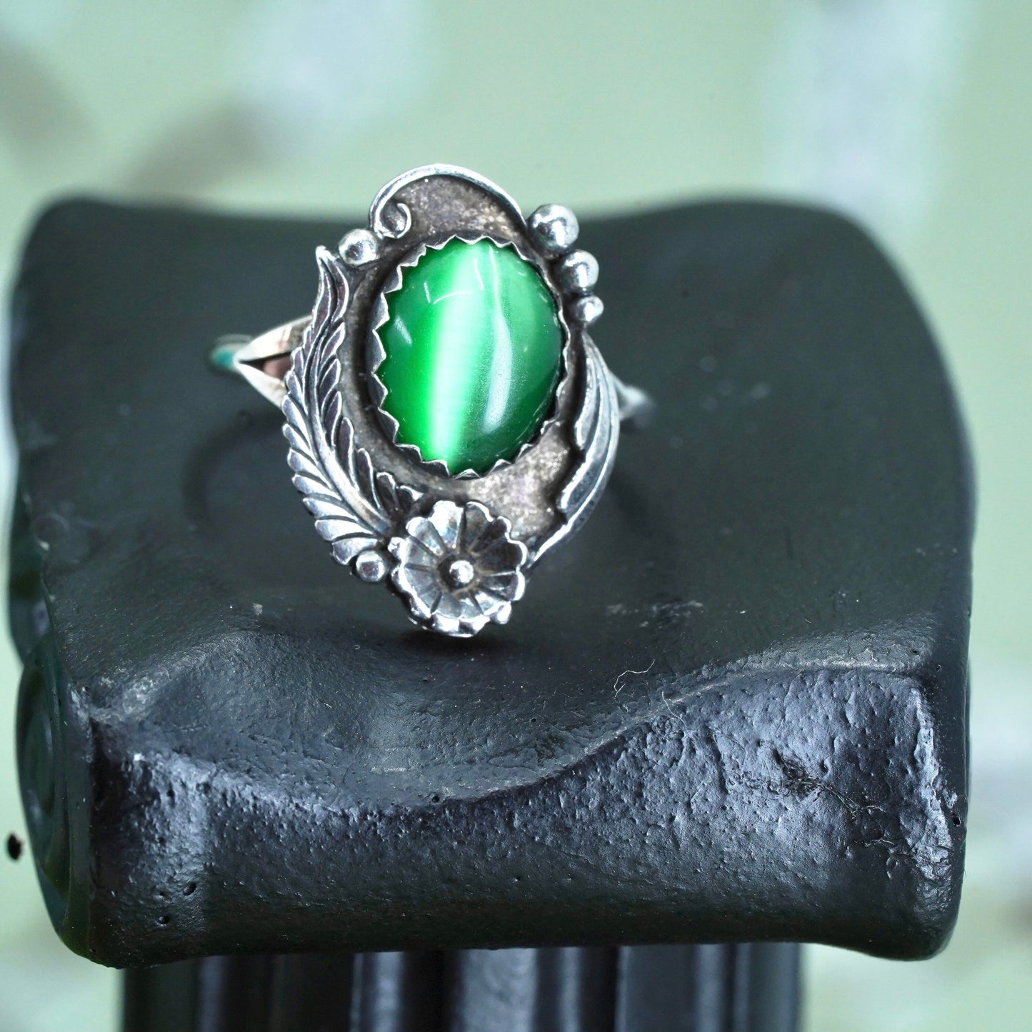 Size 7.5, sterling silver Native American 925 silver ring oval green tiger eye