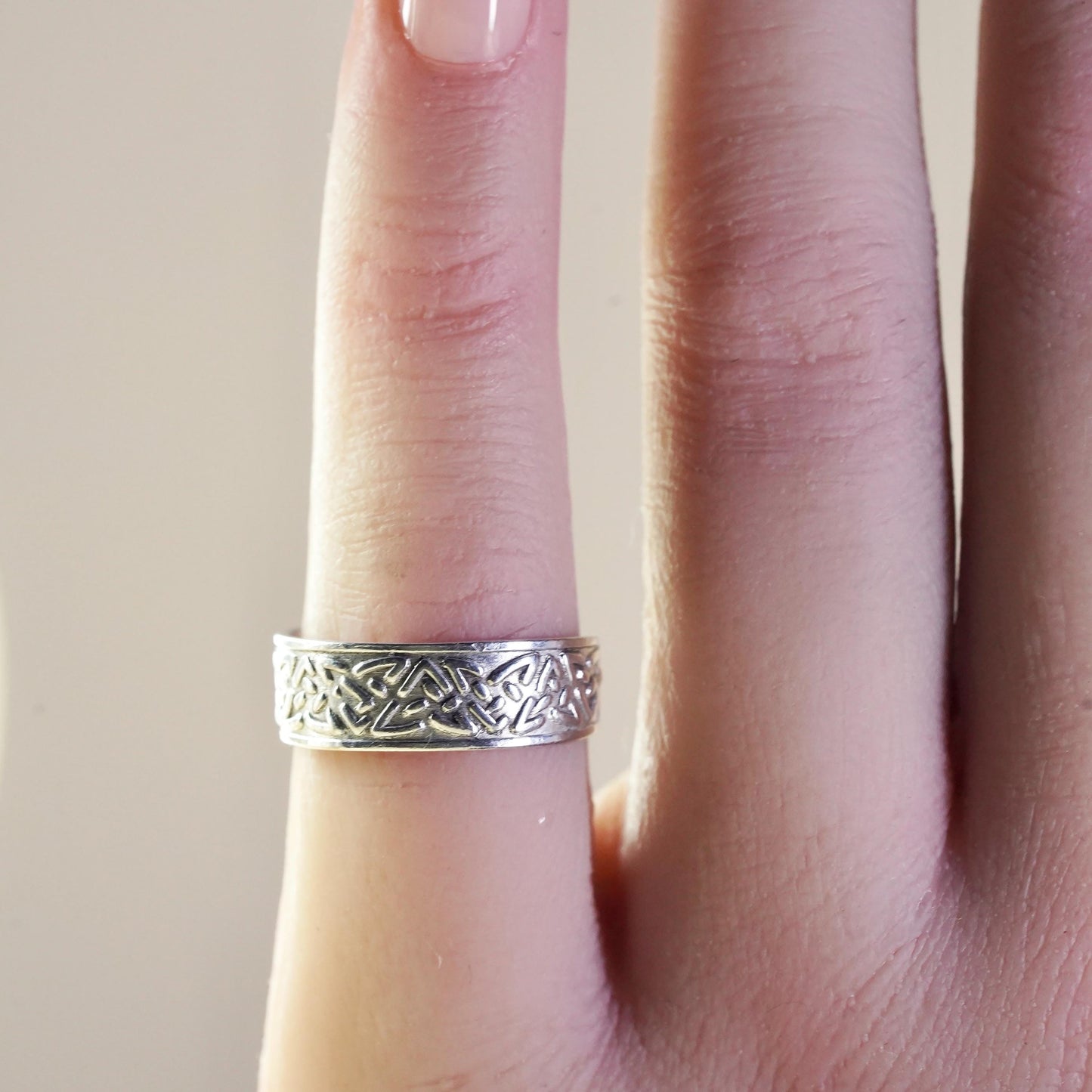 Size 4, vintage sterling silver handmade ring, 925 Celtic knot relief open band