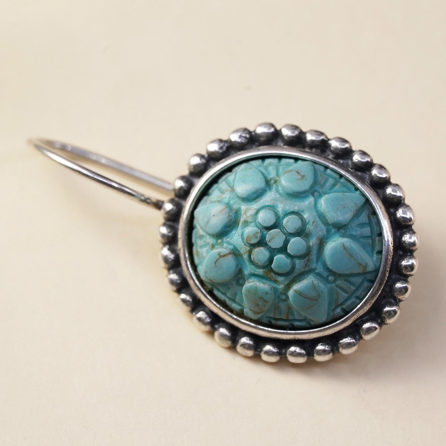 Vintage southwestern sterling 925 silver single earring with carved turquoise