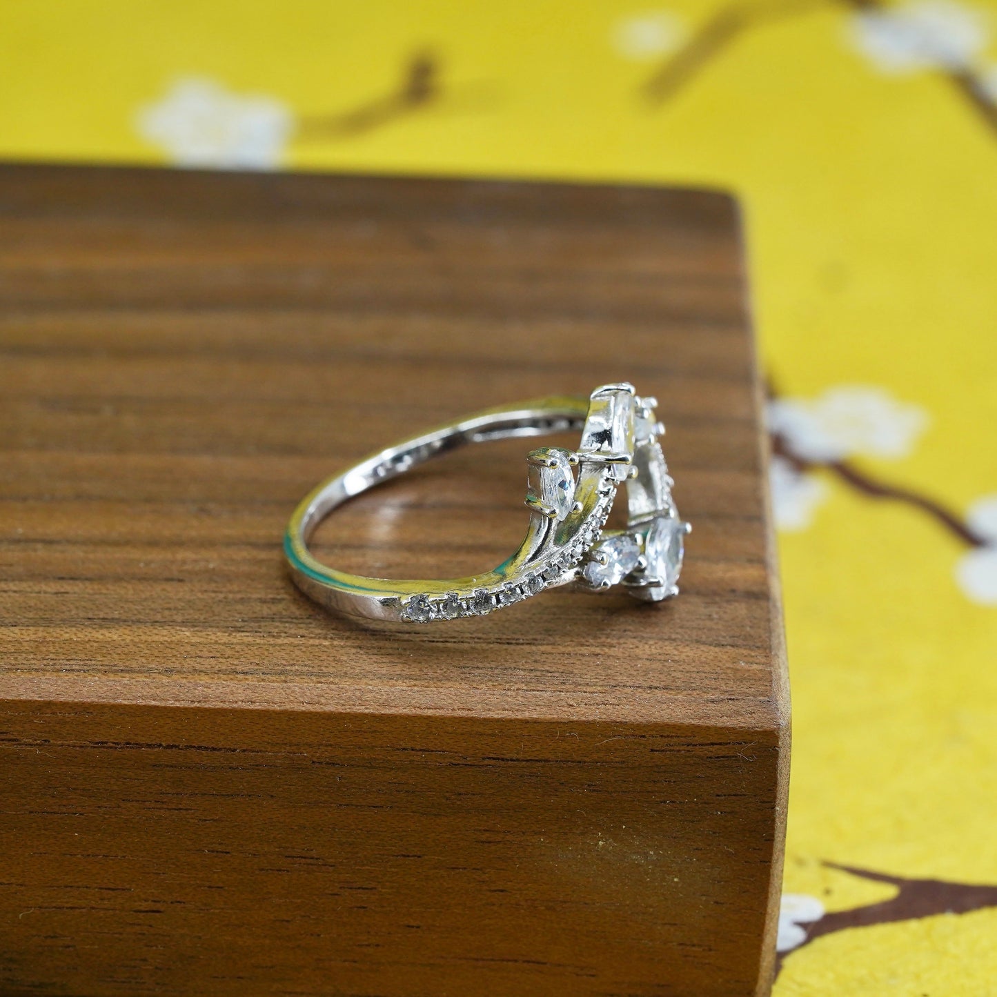 size 8.5, vintage Sterling 925 silver handmade ring, clear cz leafy band