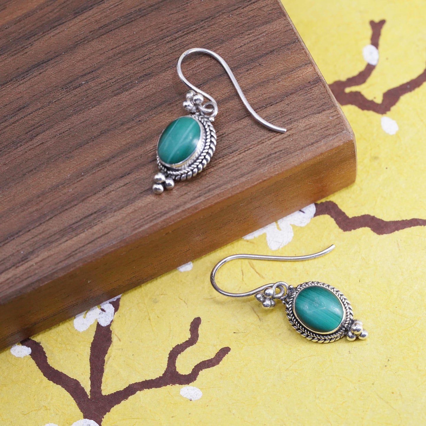Vintage Sterling 925 silver handmade earrings with oval malachite and cable