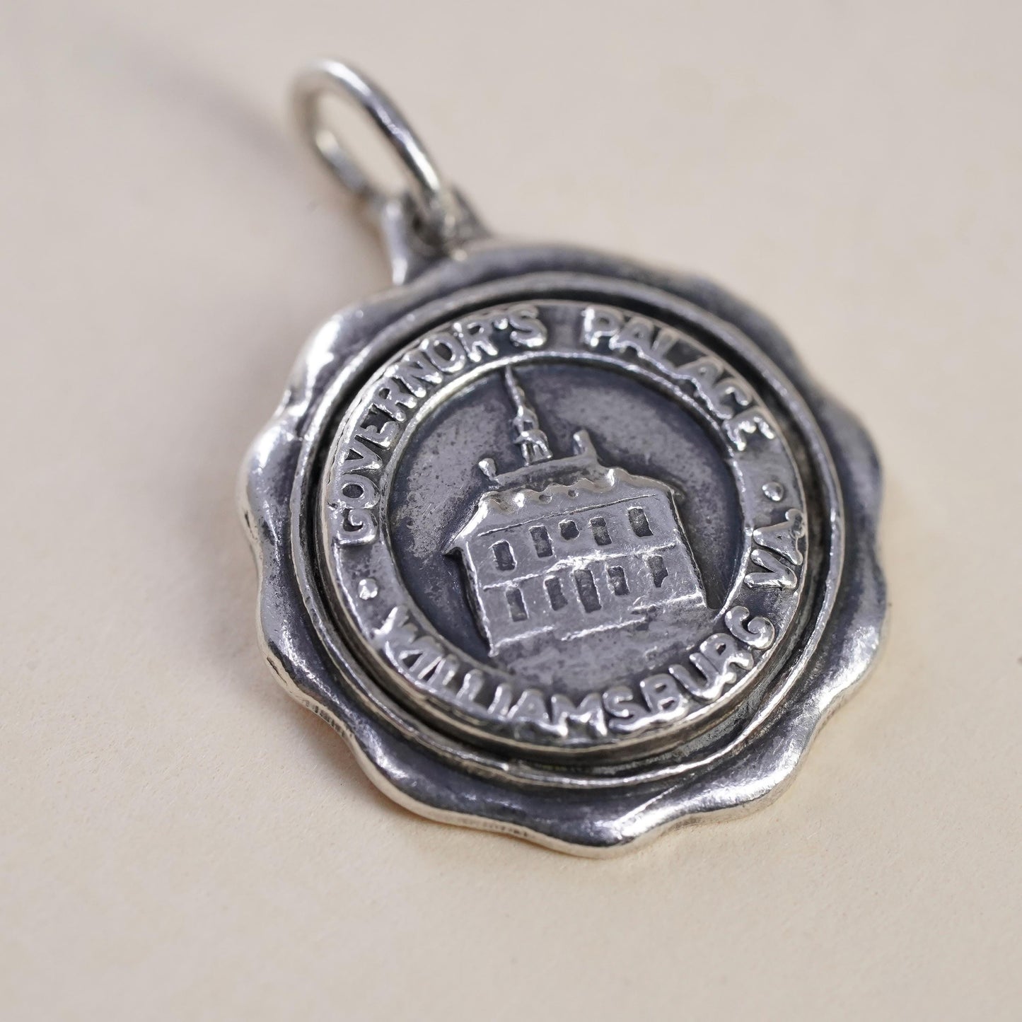 sterling world traveler pendant, 925 The Governor's Palace Williamsburg VA tag