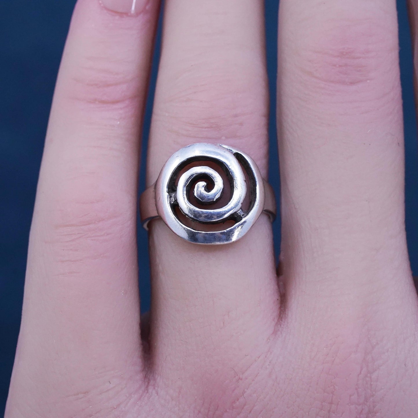 Size 6, vintage Sterling silver handmade ring, 925 spiral swirly band