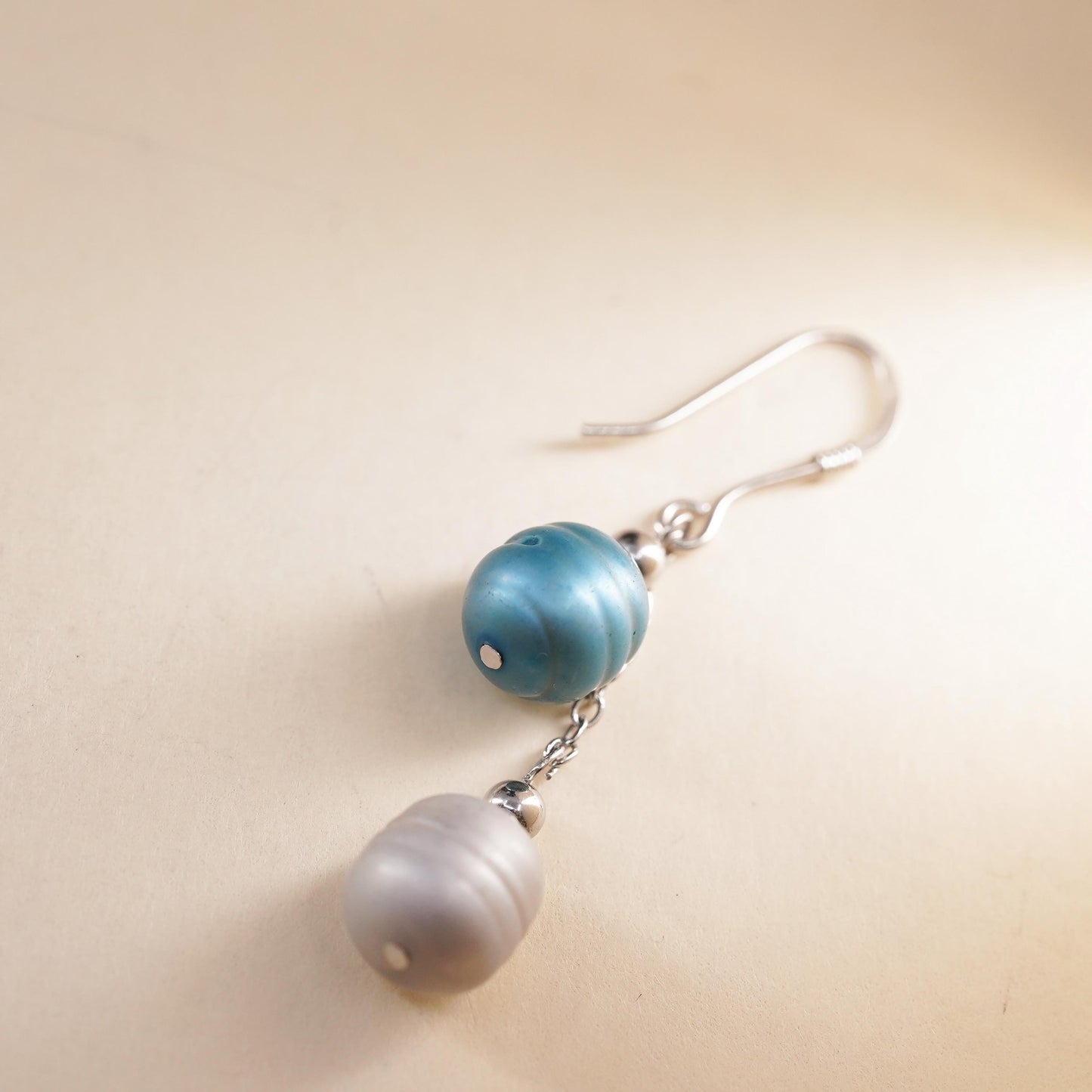 Vintage sterling silver 925 handmade single earring with blue and white pearl