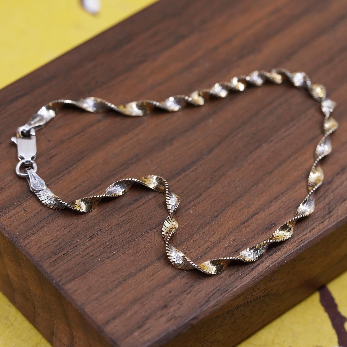 7.75" Danecraft Sterling silver twisted herringbone bracelet, Italian 925 chain