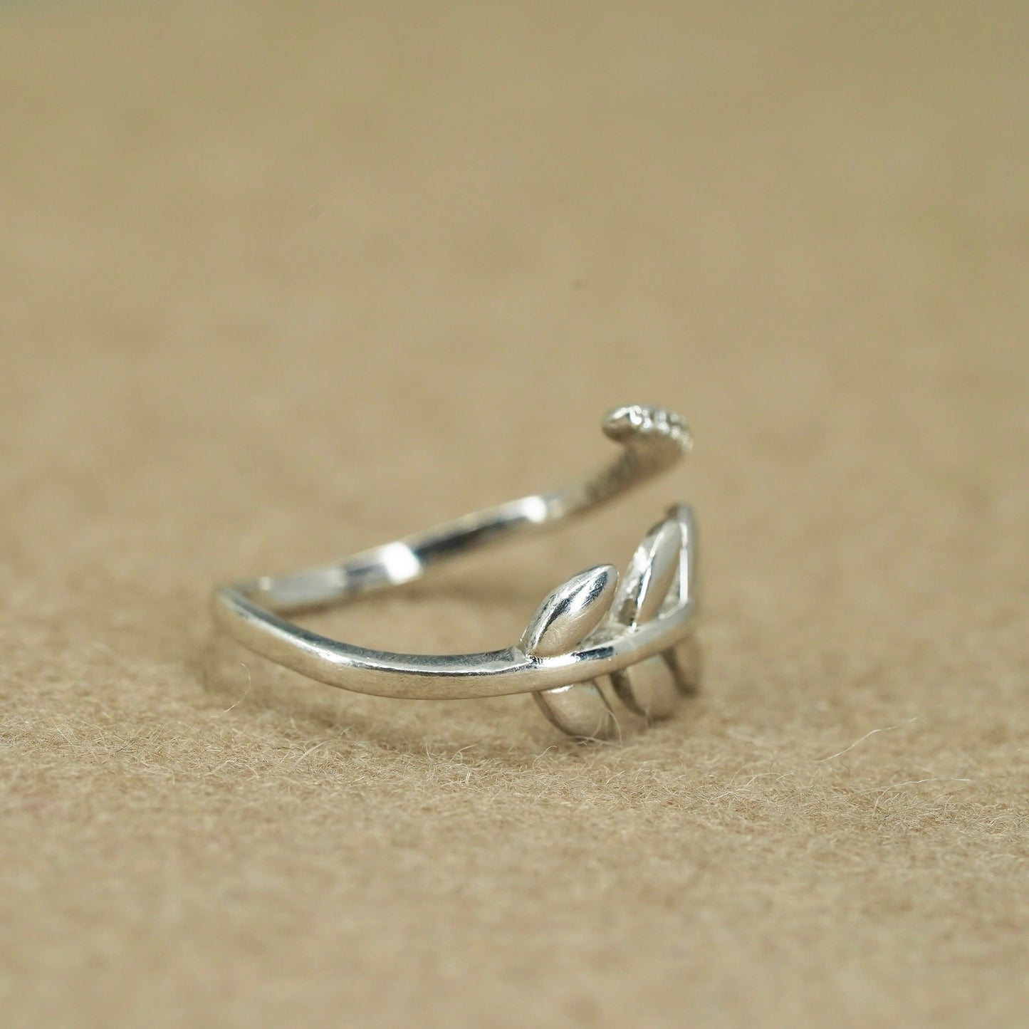 Size 8, vintage Sterling 925 silver handmade wrap ring with cz and leaves