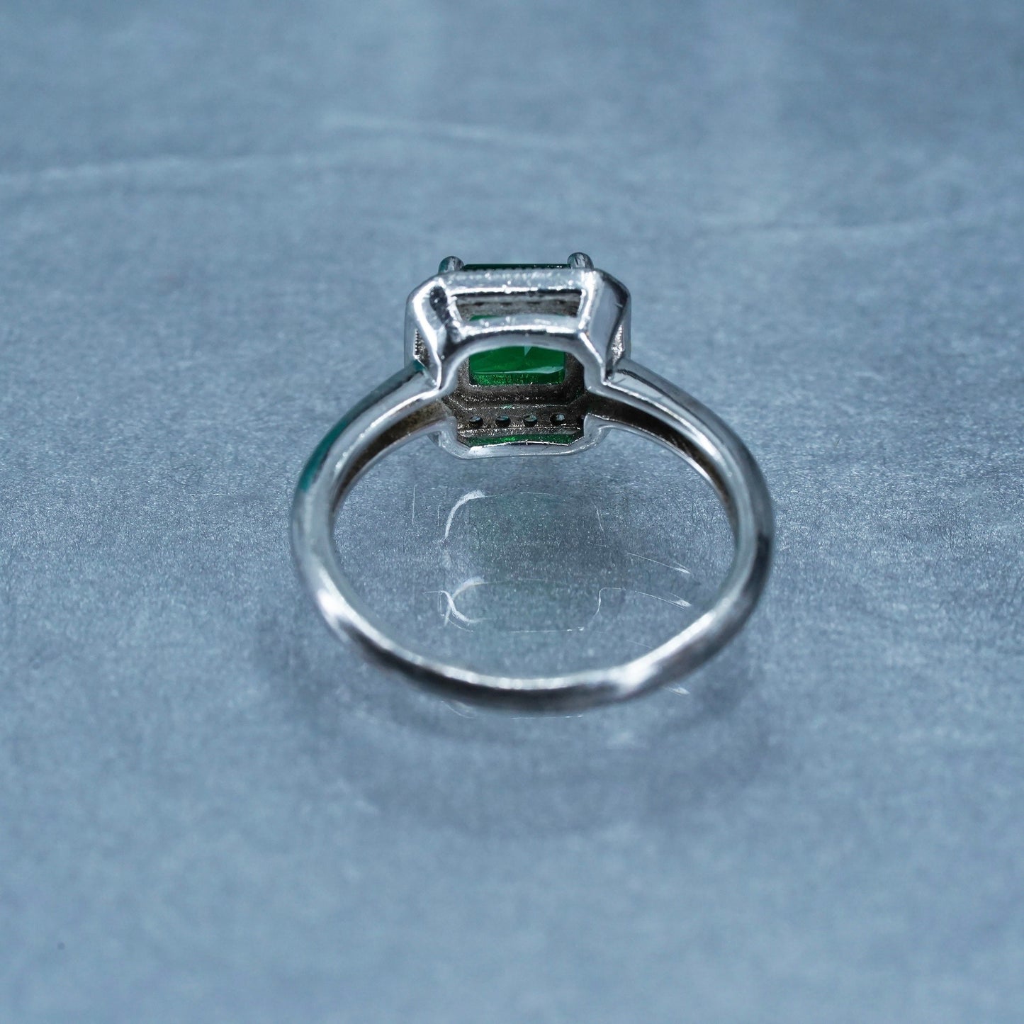 Size 6, vintage Sterling 925 silver handmade ring with emerald and cz around