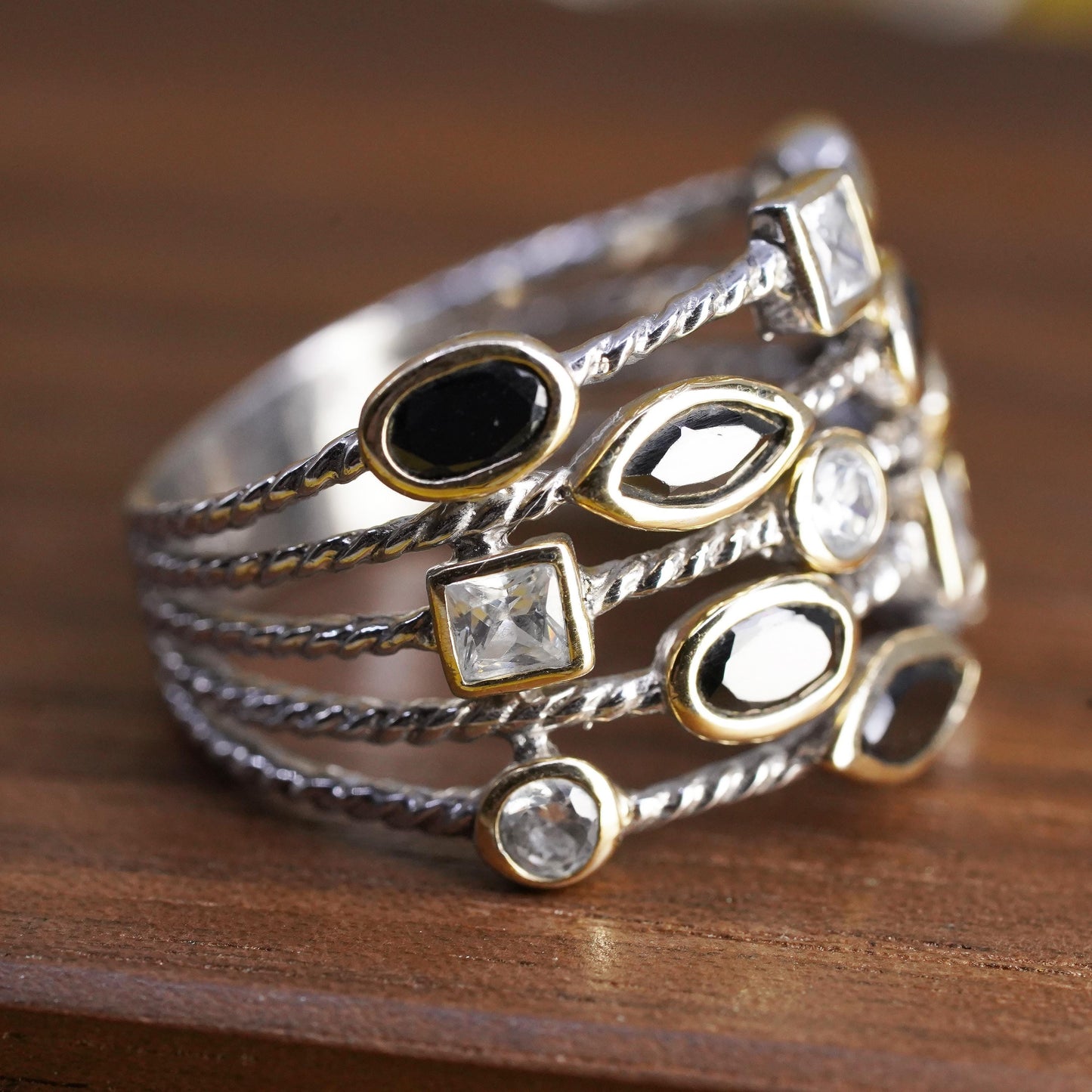 Size 10, vintage Sterling 925 silver cable ring with crystal and sapphire inlay