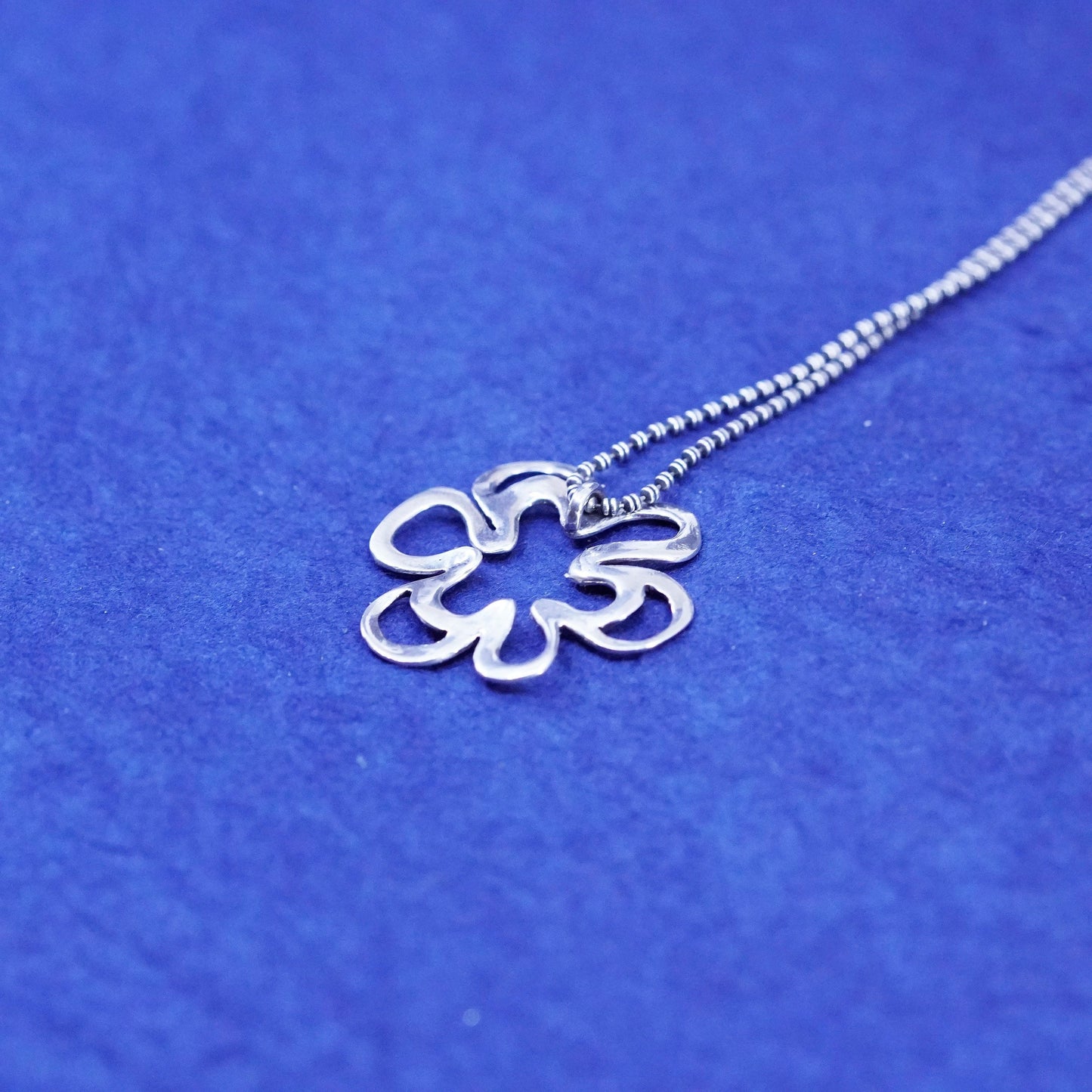 16”, Silpada 925 Sterling Silver Cut Out Flower pendant bead Necklace N1347