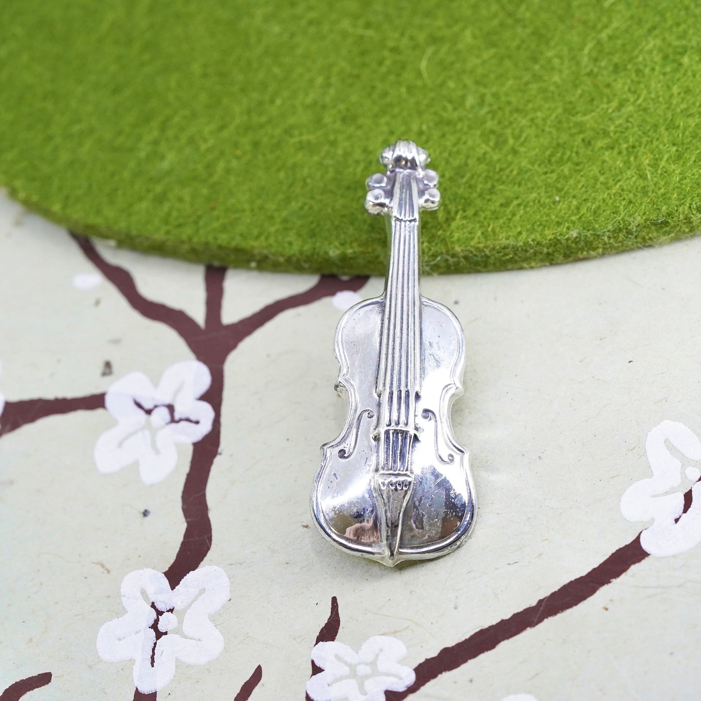 Vintage Sterling silver handmade brooch, solid 925 silver violin. jewelry