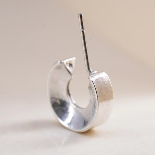 Vintage Mexican handmade single 1 earring. Sterling 925 silver huggie stud