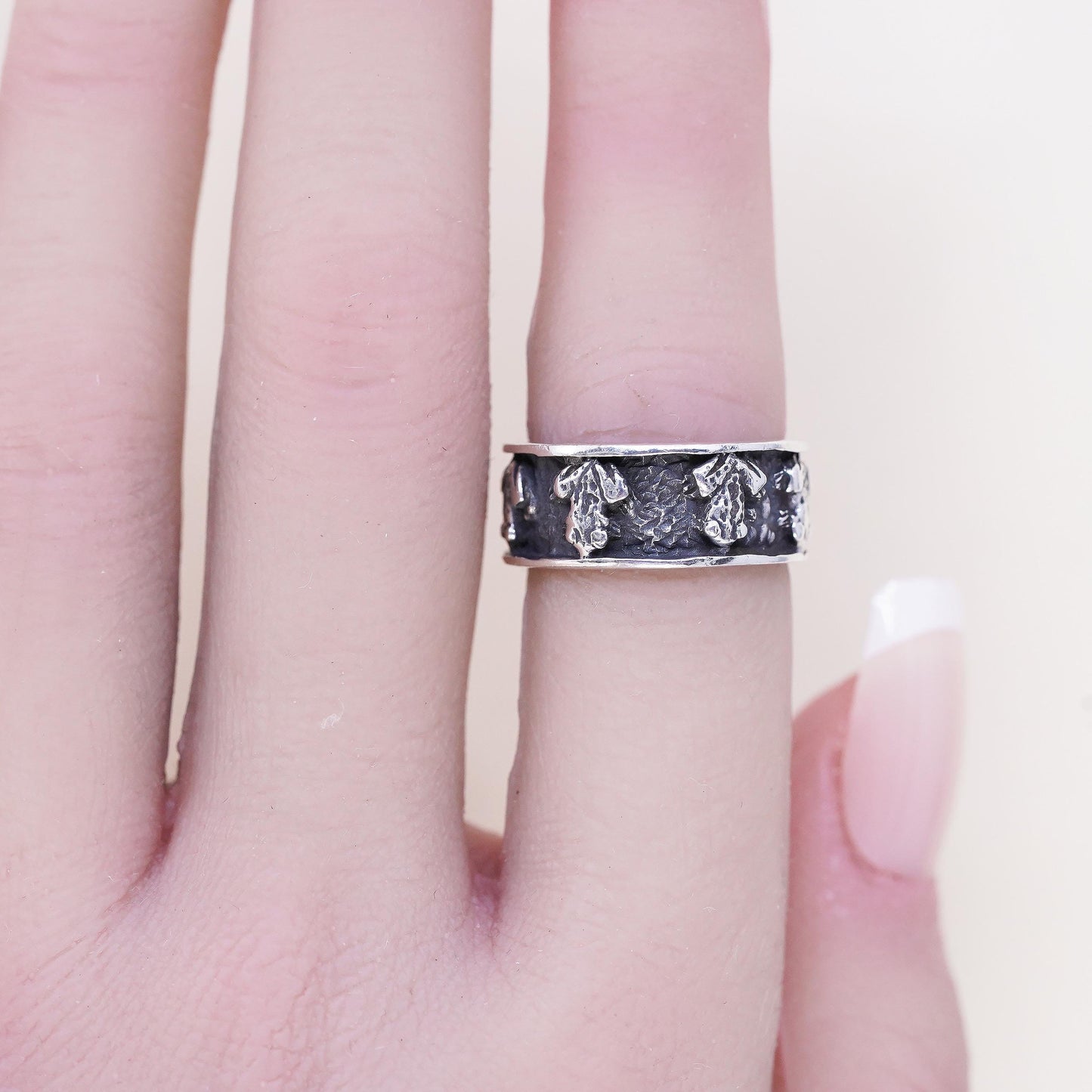 Size 5, vintage Sterling 925 silver handmade ring, relief frog 925 band
