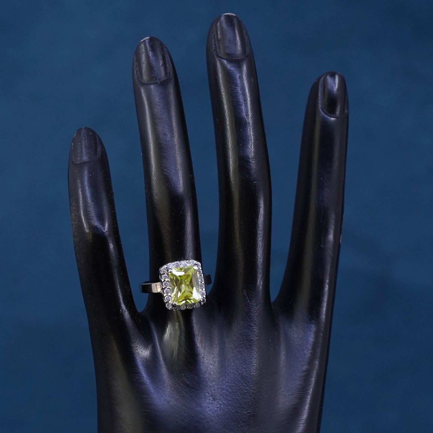 Size 7.25, VTG Sterling silver handmade ring, 925 cocktail ring with peridot