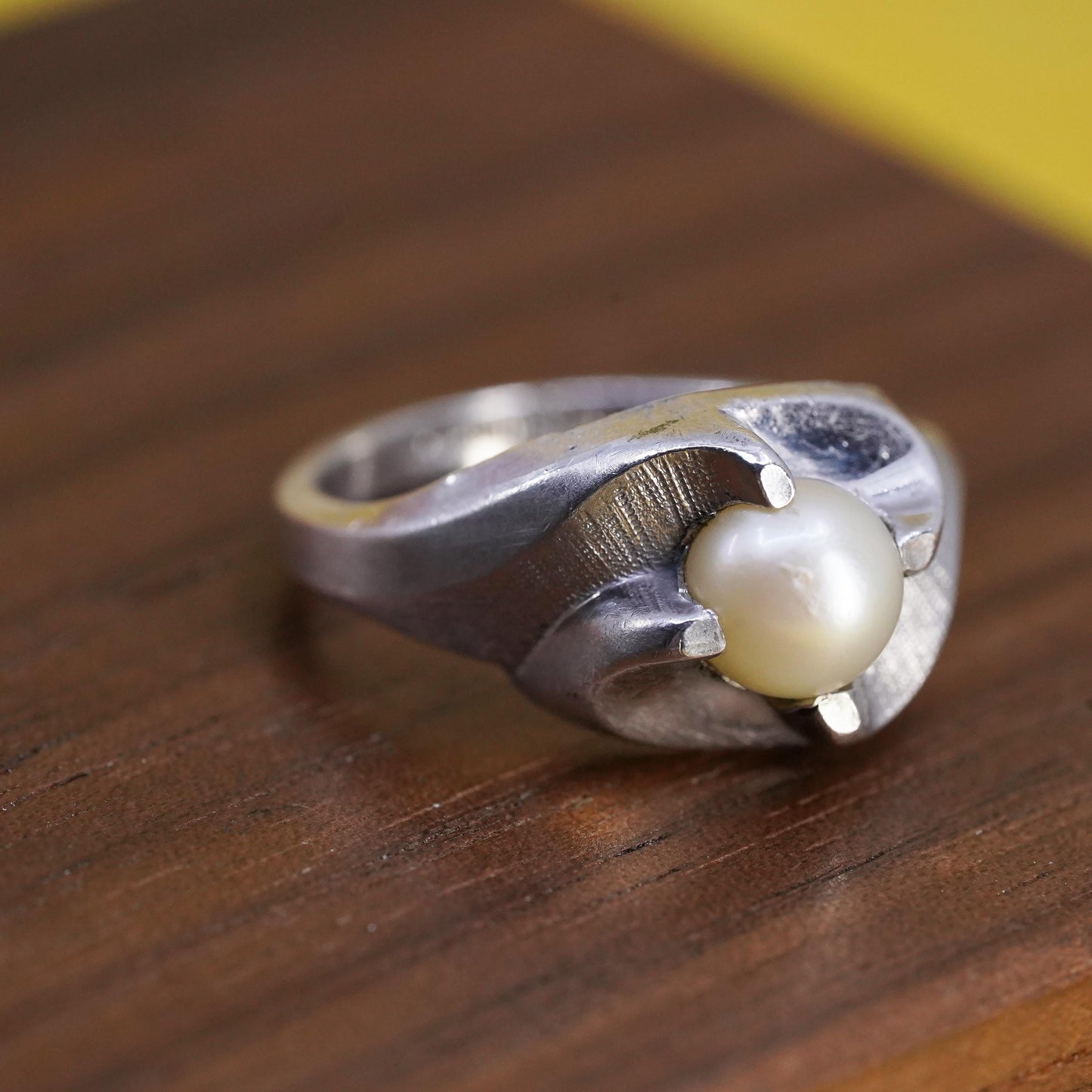 Size 8, vintage Sterling silver ring, 925 statement ring with freshwater pearl
