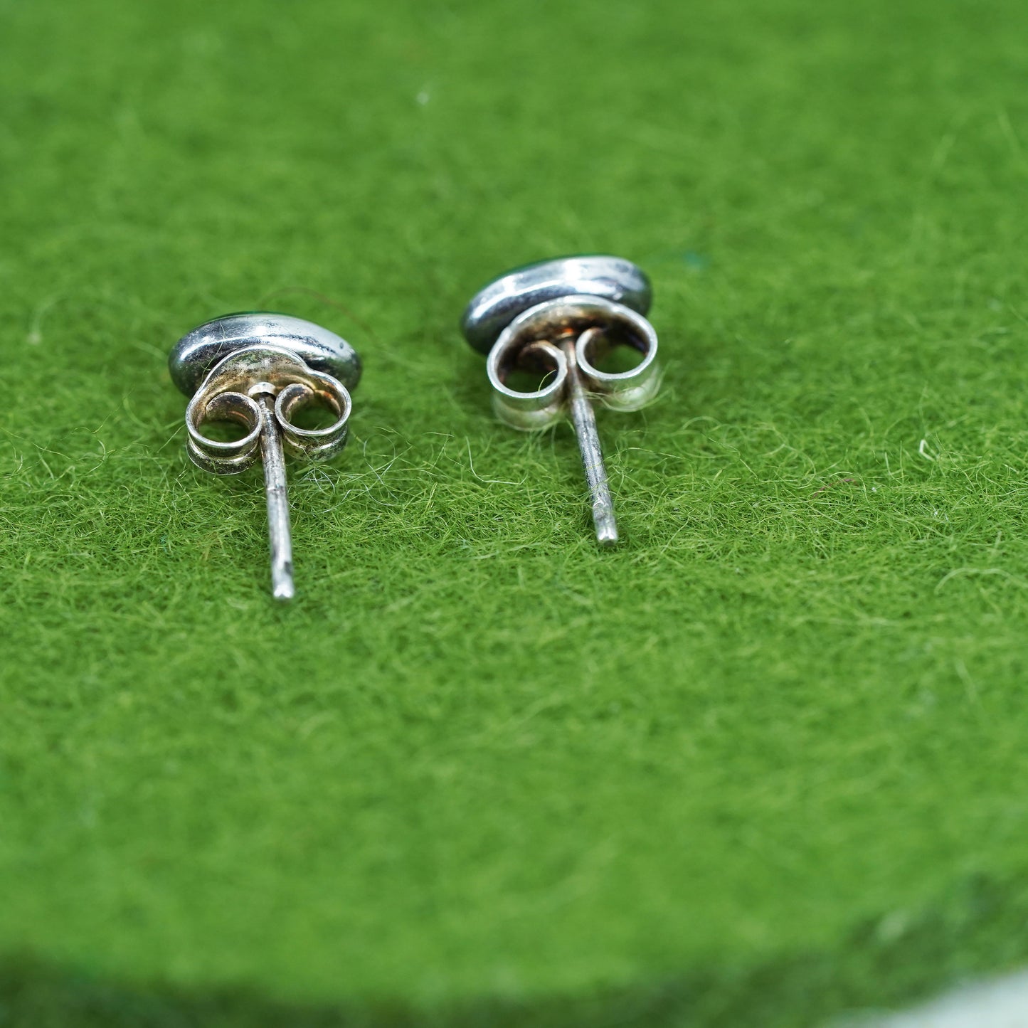 southwestern Native American Sterling silver earrings, 925 studs oval malachite