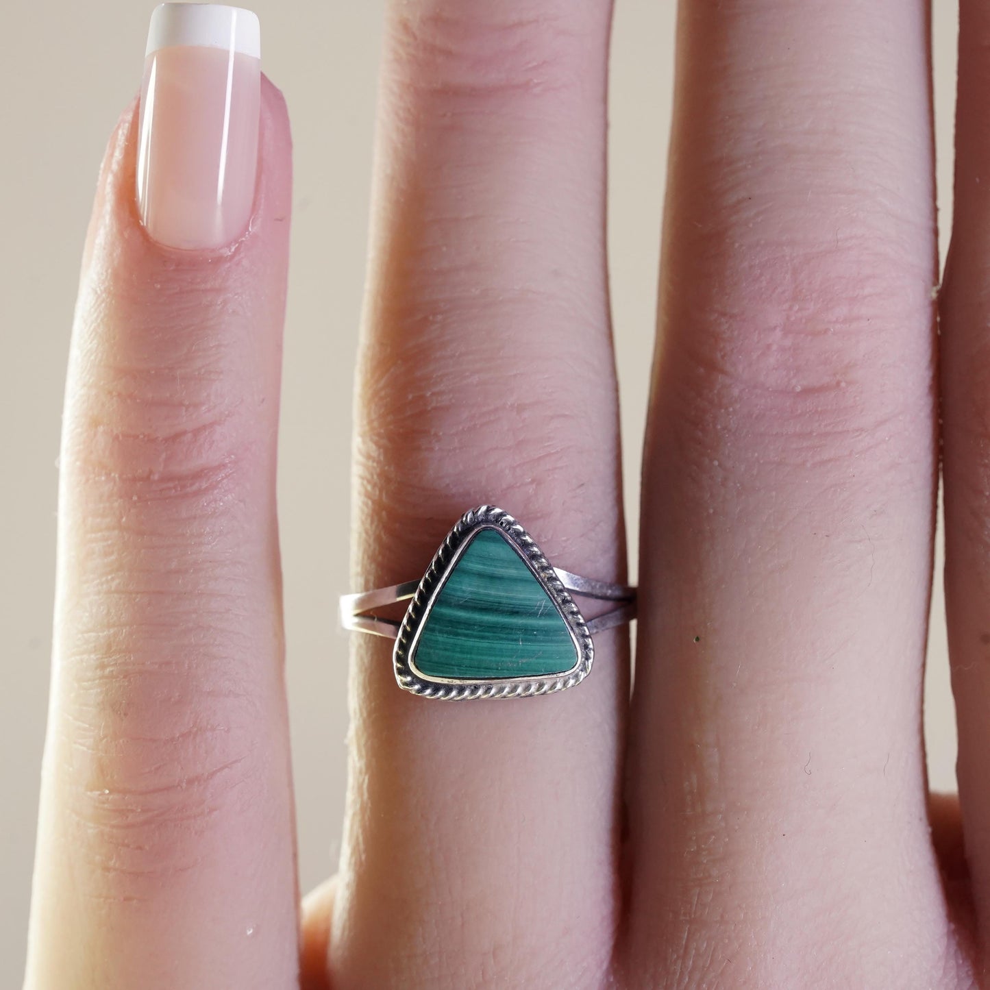 Size 6, Mexican Sterling 925 silver triangular ring with malachite and cable