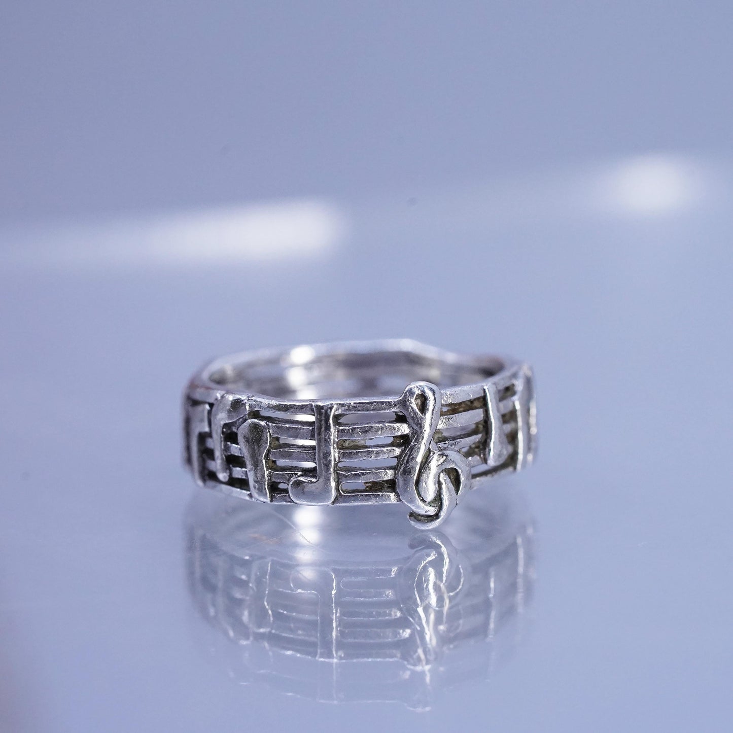 Size 6.5, vtg southwestern Sterling 925 silver handmade ring, music note band