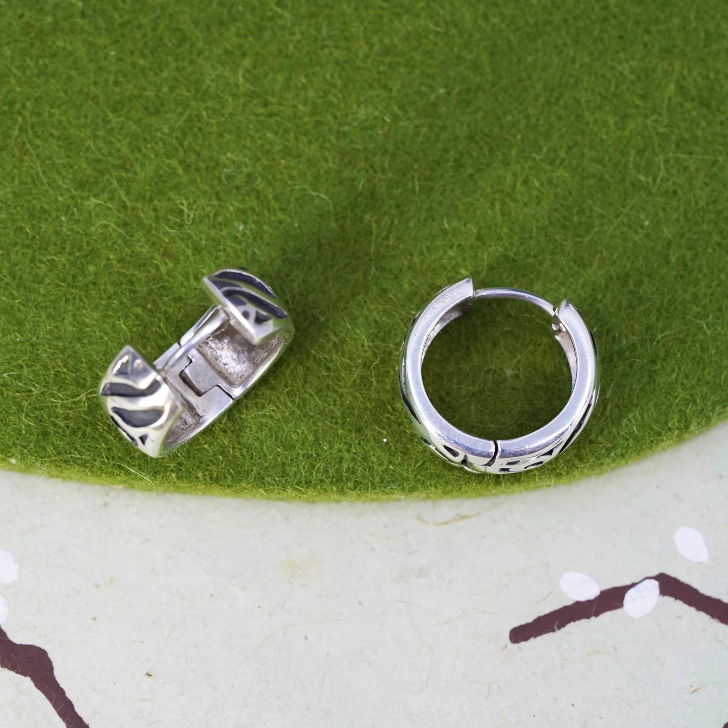 Vintage Silpada Sterling 925 Silver textured Hoop Huggie Earrings