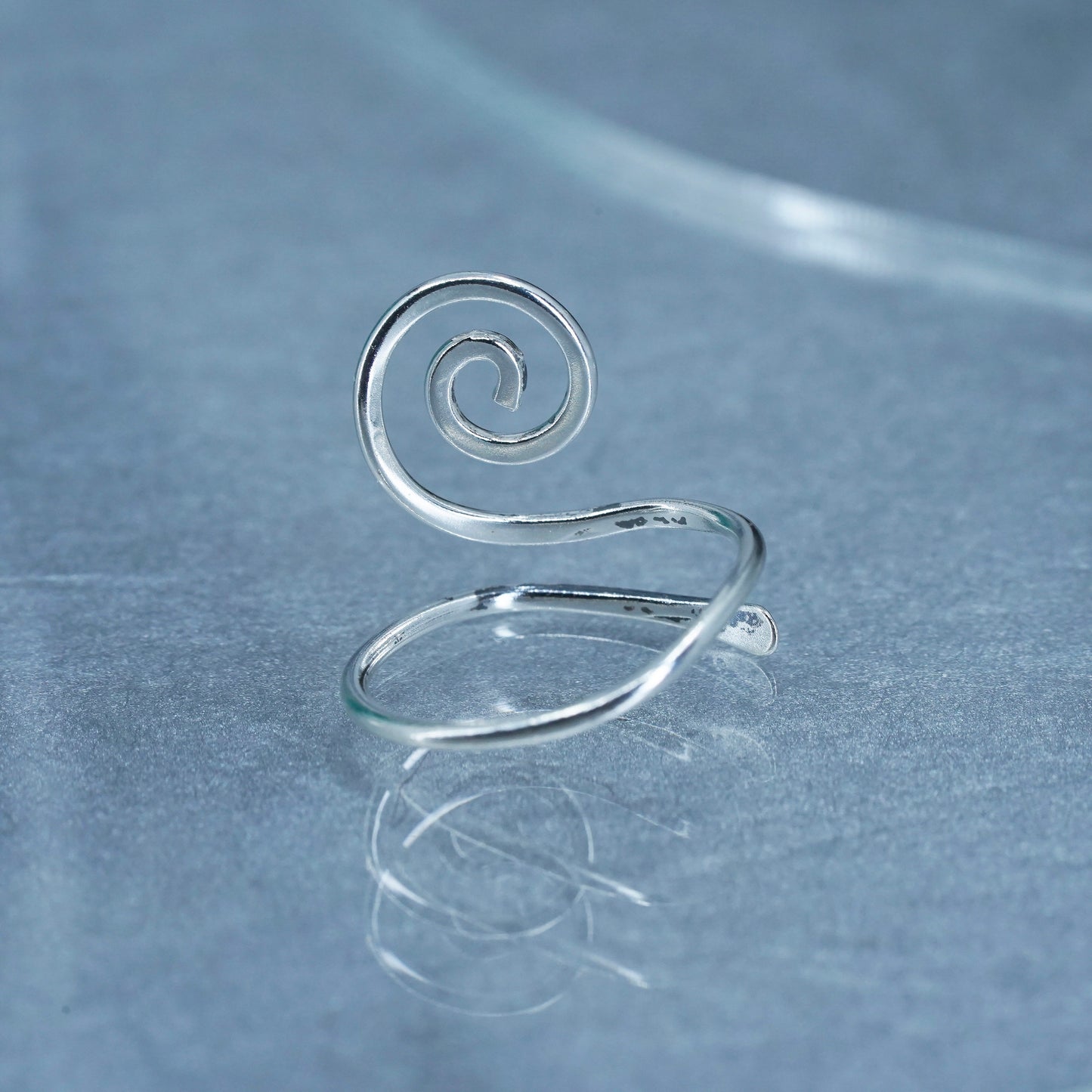 Size adjustable, VTG southwestern Sterling 925 silver ring, wrap spiral band