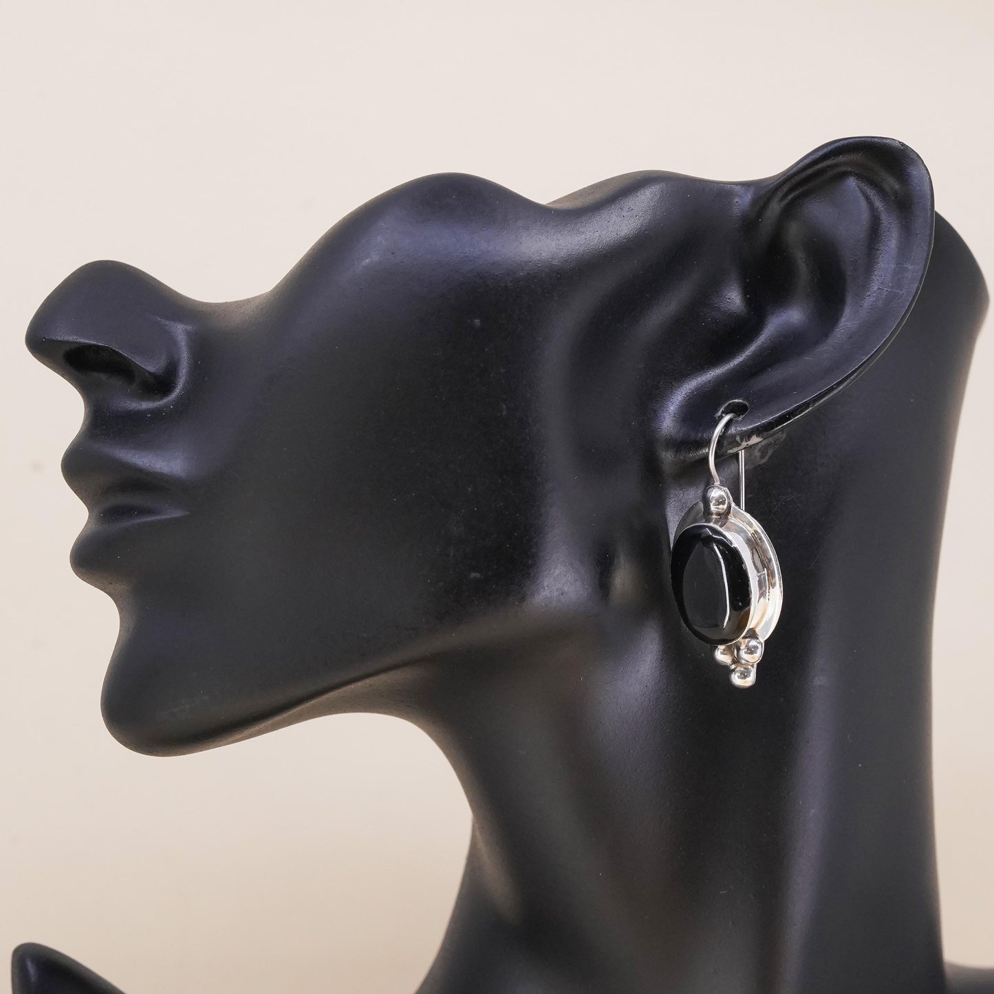 Vintage Mexican sterling 925 silver handmade single earring with onyx inlay