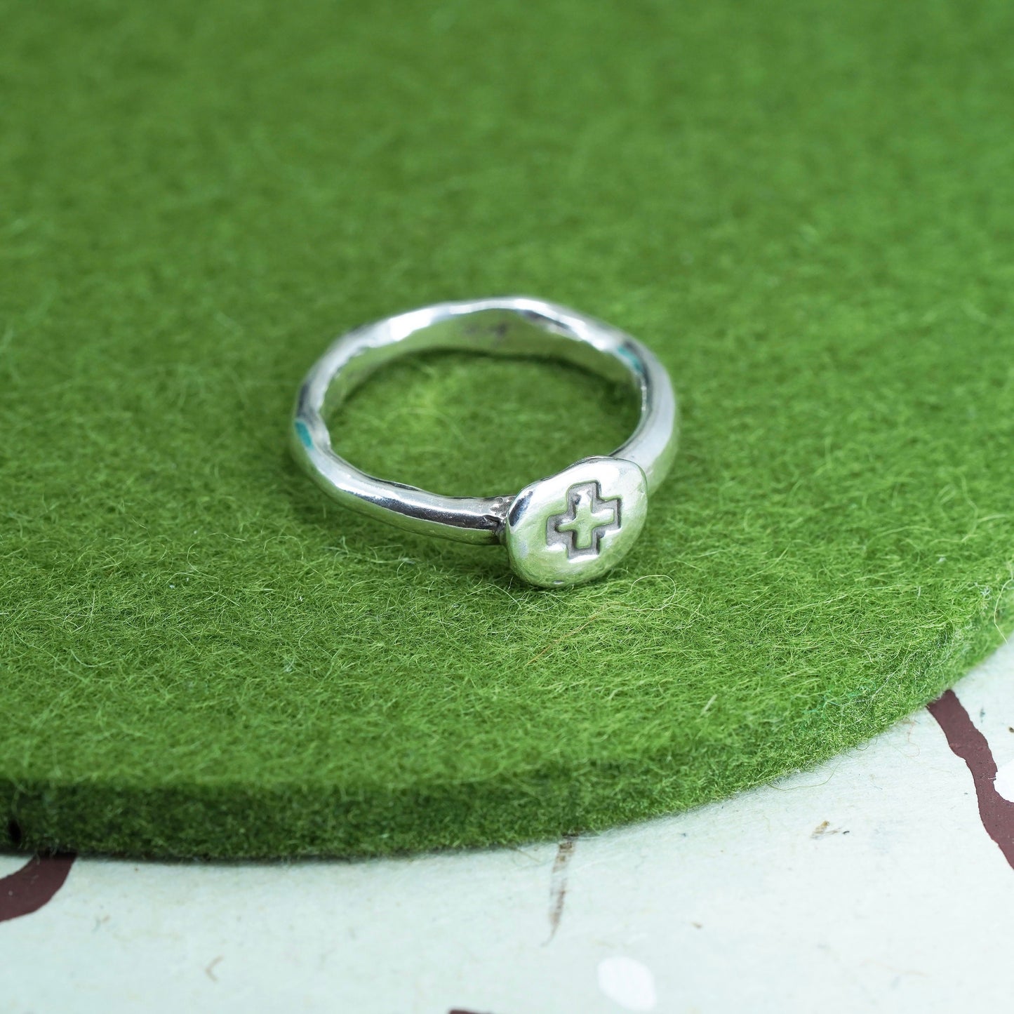 Size 7, Vintage Sterling silver handmade ring, stackable 925 cross band