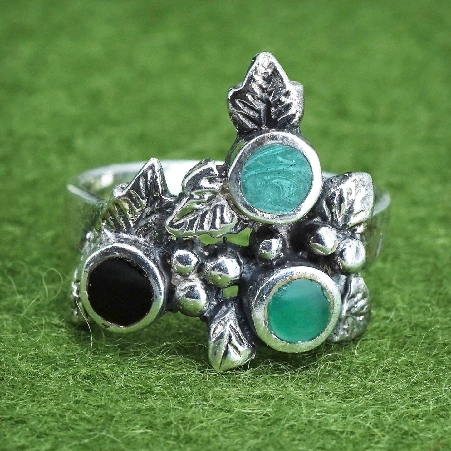 Size 8, Vintage sterling 925 silver handmade leaf ring with onyx turquoise