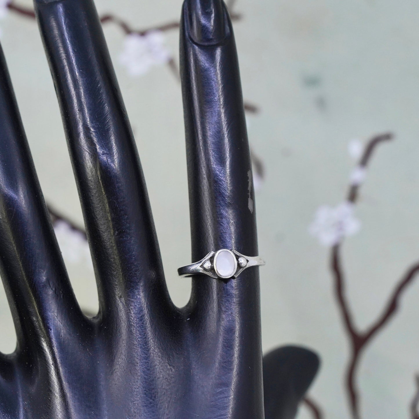 Size 6, Vintage sterling 925 silver handmade ring with oval mother of pearl