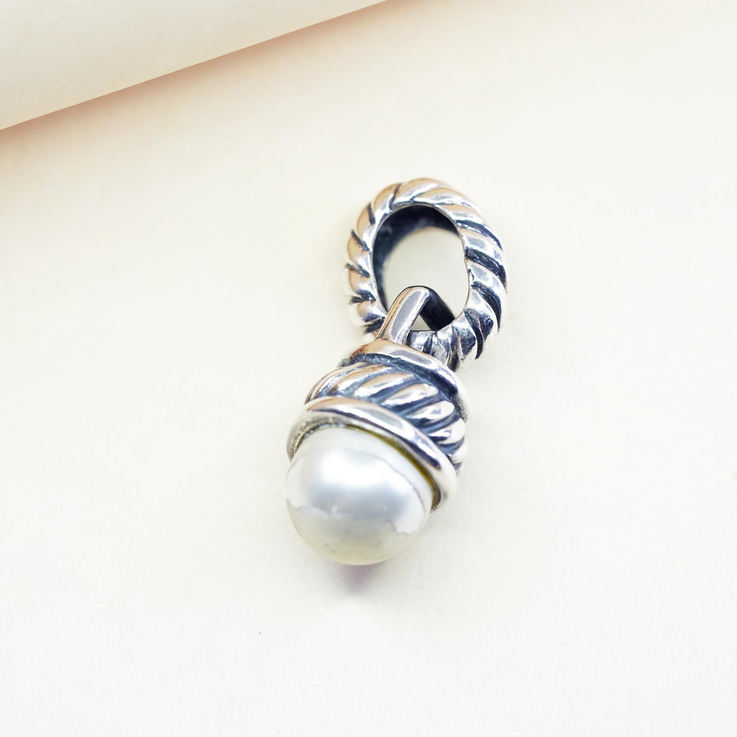 Vintage silver tone charm pendant with faux pearl and cable details
