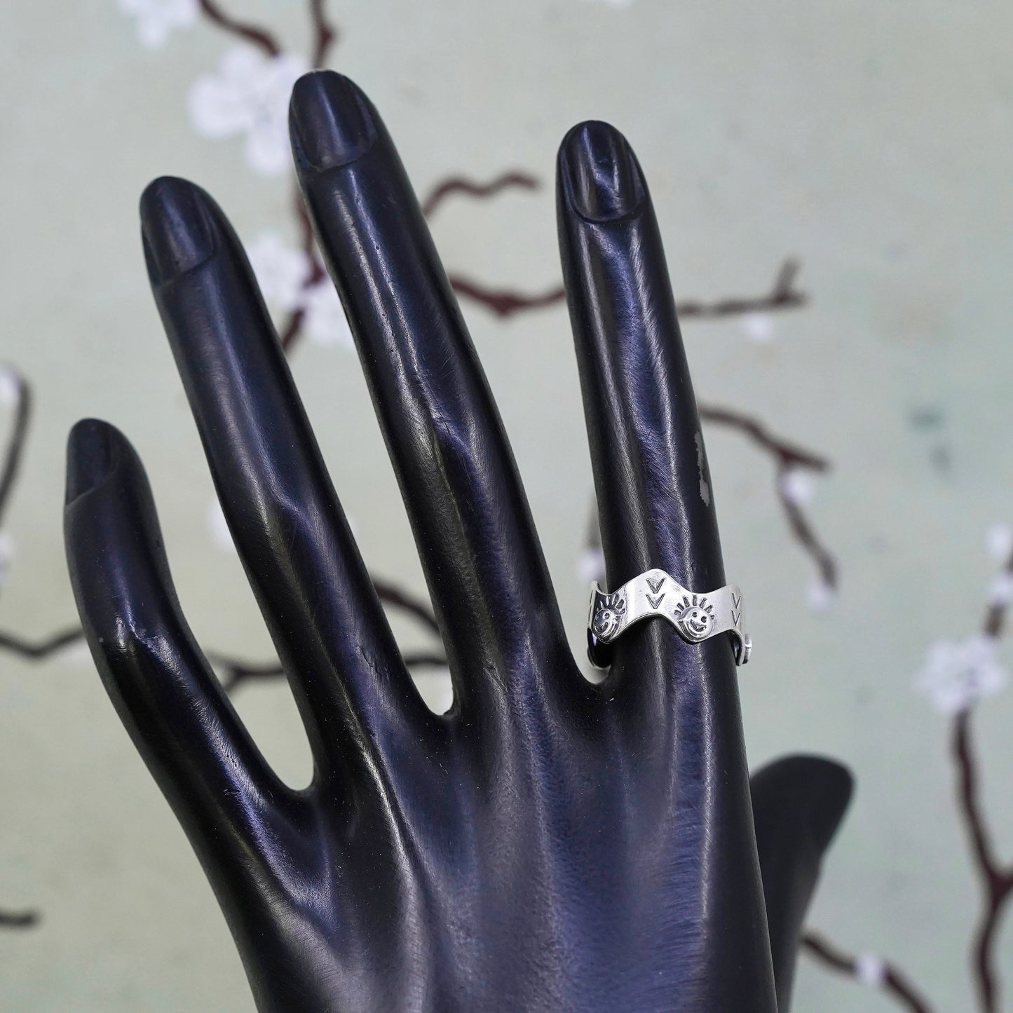 Size 6.75, veg sterling silver handmade ring, 925 wavy band with smiley face
