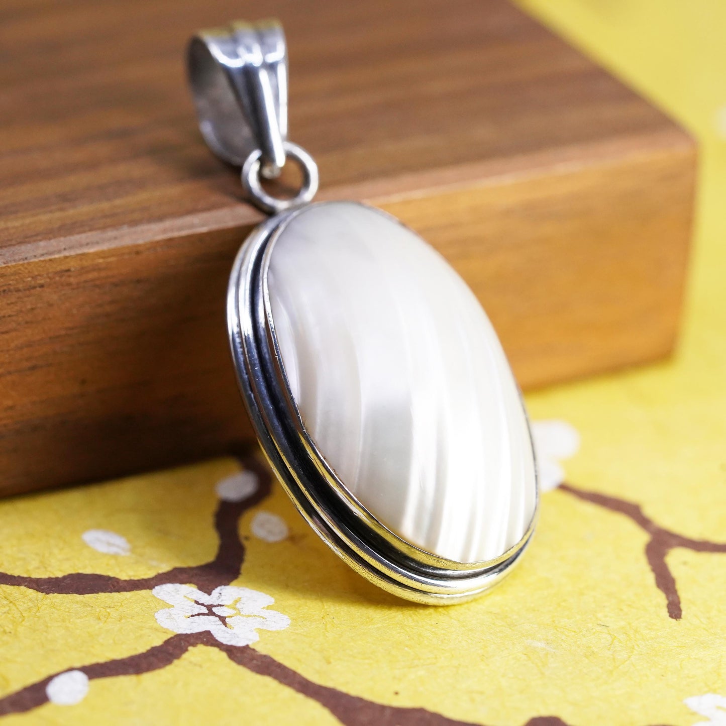 Vintage Sterling 925 silver handmade pendant with oval mother of pearl