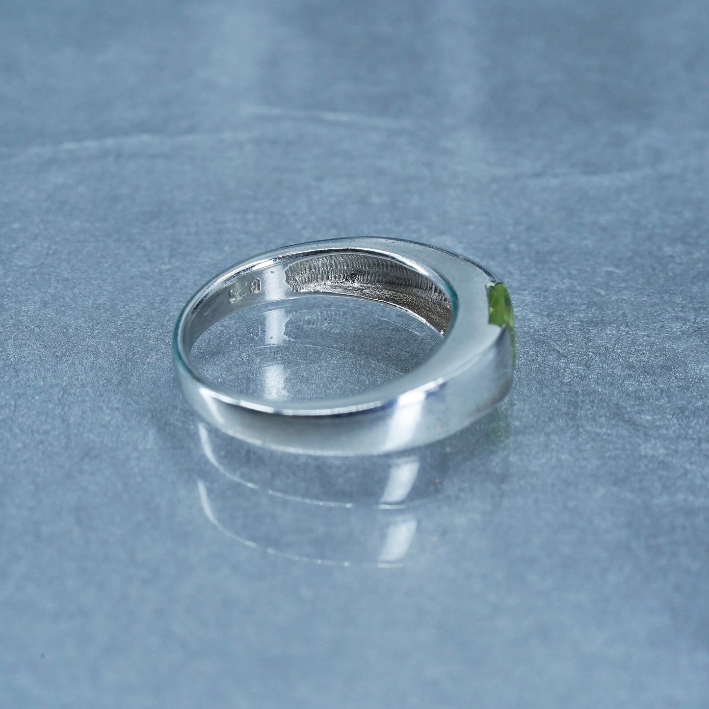 Size 6, vintage Sterling 925 silver handmade stackable band ring with peridot