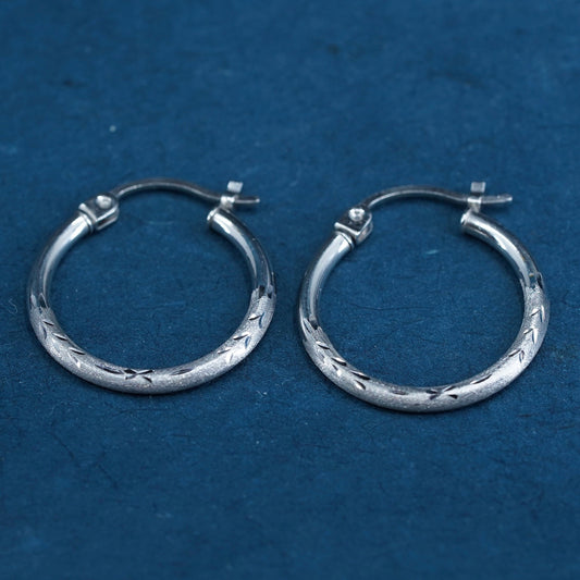 0.9g, vintage solid 14K white gold textured hoops earrings